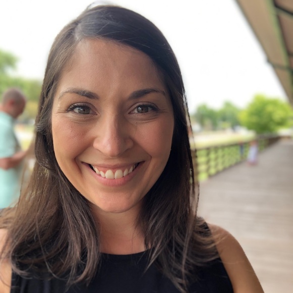 Meet your Posher, Stephanie aka @smetler! - Picture 3 of 7